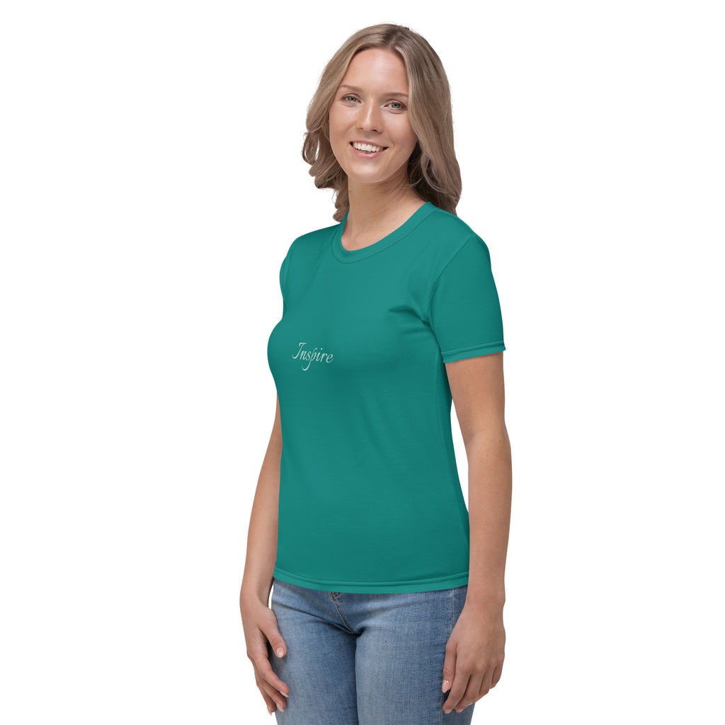 Woman wearing green printed t-shirt walking in sunny park